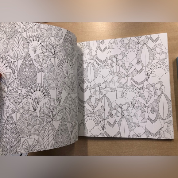 Animal Kingdom coloring book + 30 post card bundle - Picture 6 of 10